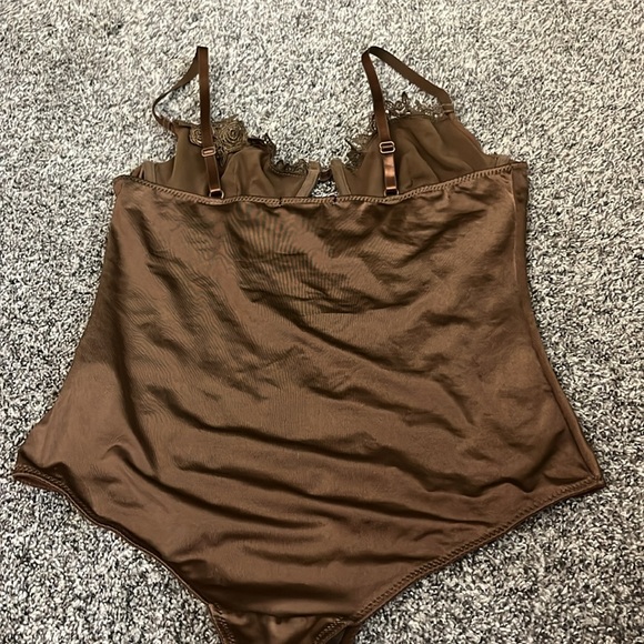 Brown lace bodysuit - Picture 2 of 2